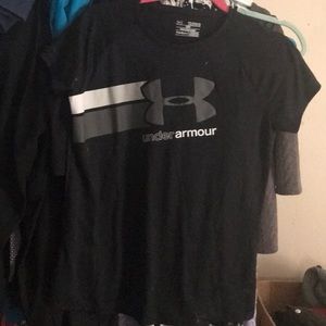 Boys under armour T